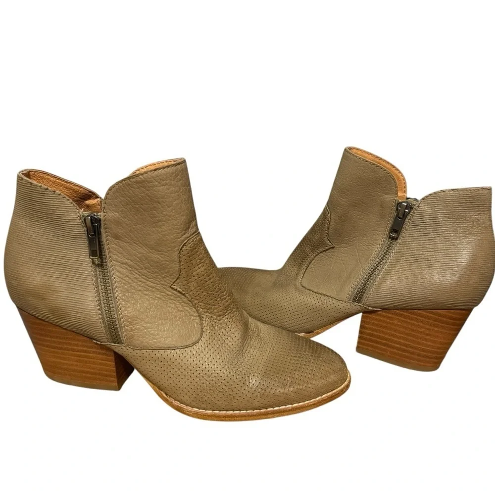 Silent D heeled ankle boots khaki western pointed toe booties 39/ 8 - 8.5